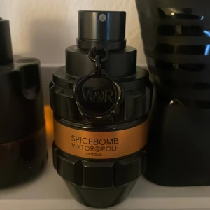 Parfym sample spicebomb extreme - Säljer parfym sampels. 1,2,3,4,5ml.   Hör av dig så kommer vi överens om ett billigt och bra pris!