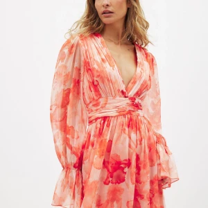 Färgstark klänning - Superfin slutsåld klänning från NA-KD