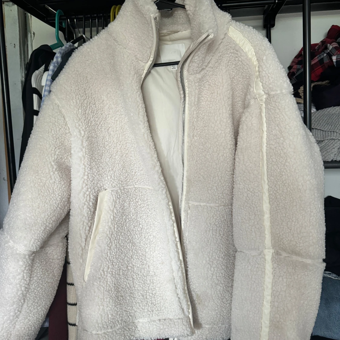 Beige teddyjacka med dragkedja