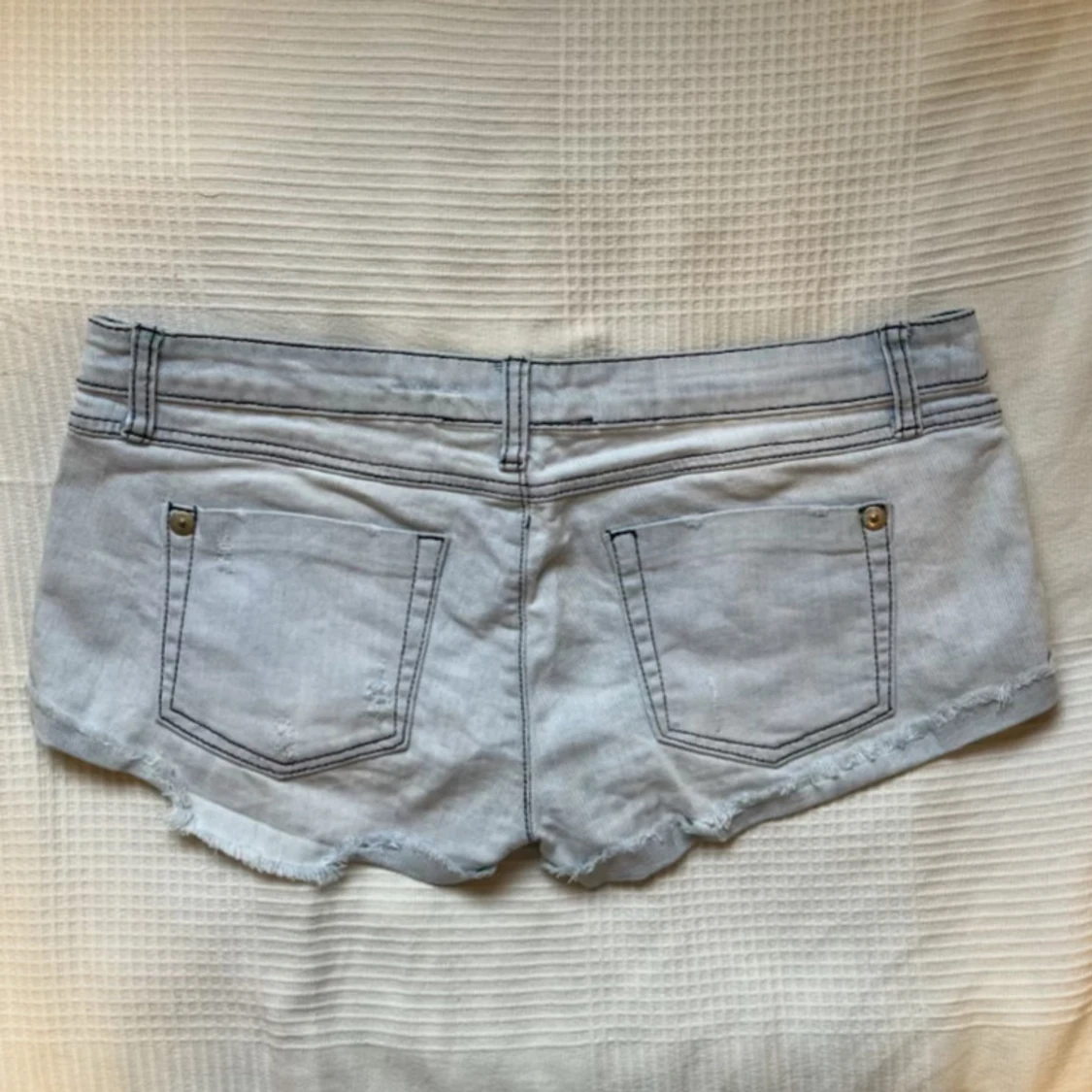 Ljusblå jeansshorts - 1