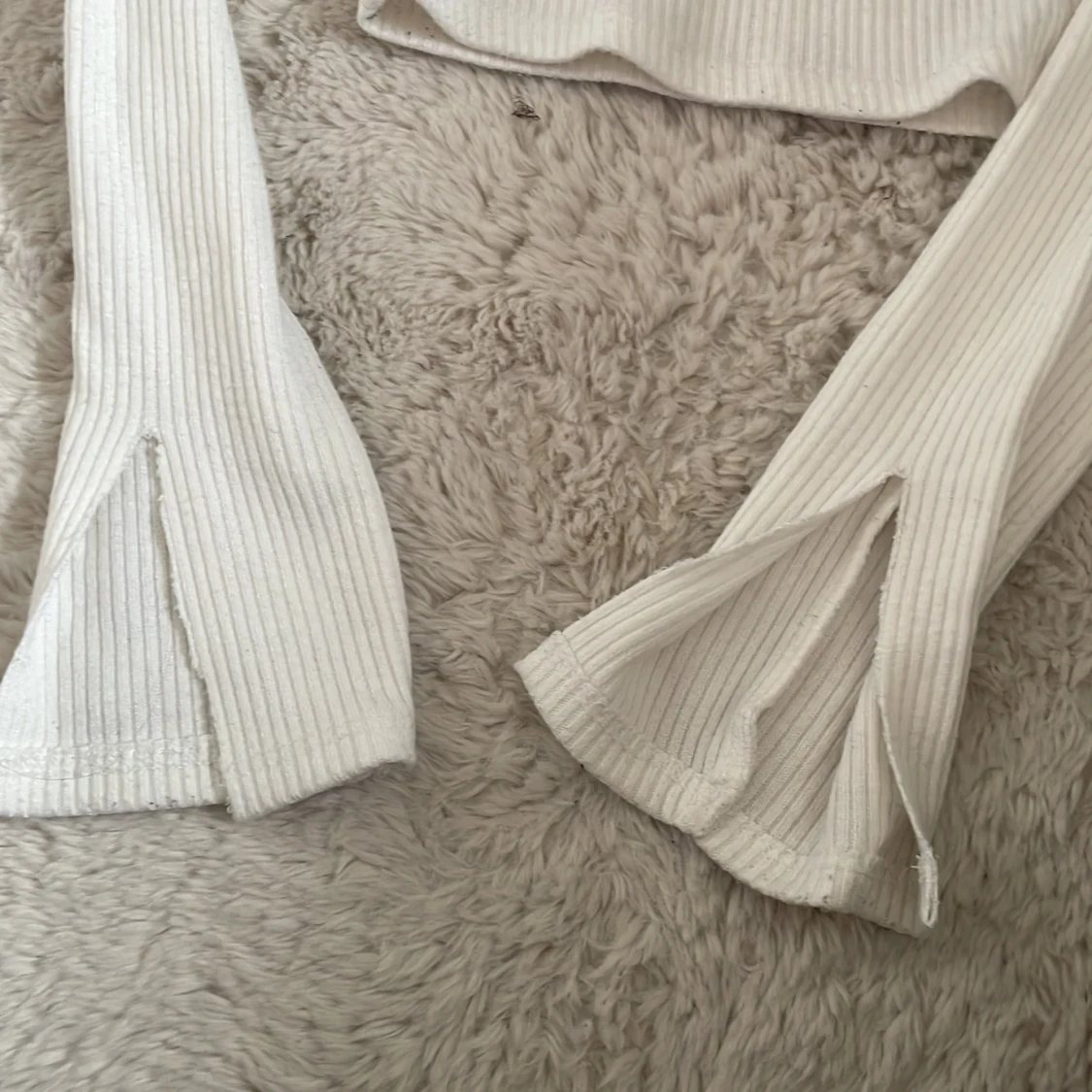 Vit ribbad croppad långärmad topp från newyorker  - 2