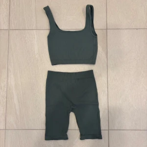 Ribbat träningsset Zara - Super fint ribbat träningsset från Zara!! Sitter som en smäck💕dm vid frågor!