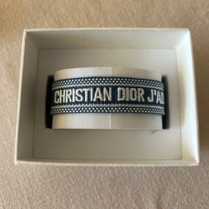 Christian Dior armband  - Christian dior armband, helt nytt. Perfekt nu till sommaren 💫