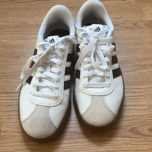 Adidas dam skor - Använda en gång då jag inte tyckte om dom så säljer jag dom