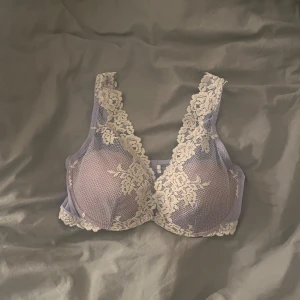 intimissimi bh - så fin ljuslila intimissimi bh. Storleks lappen är bortklippt men skulle tria att den är ungefär storlek 75c.
