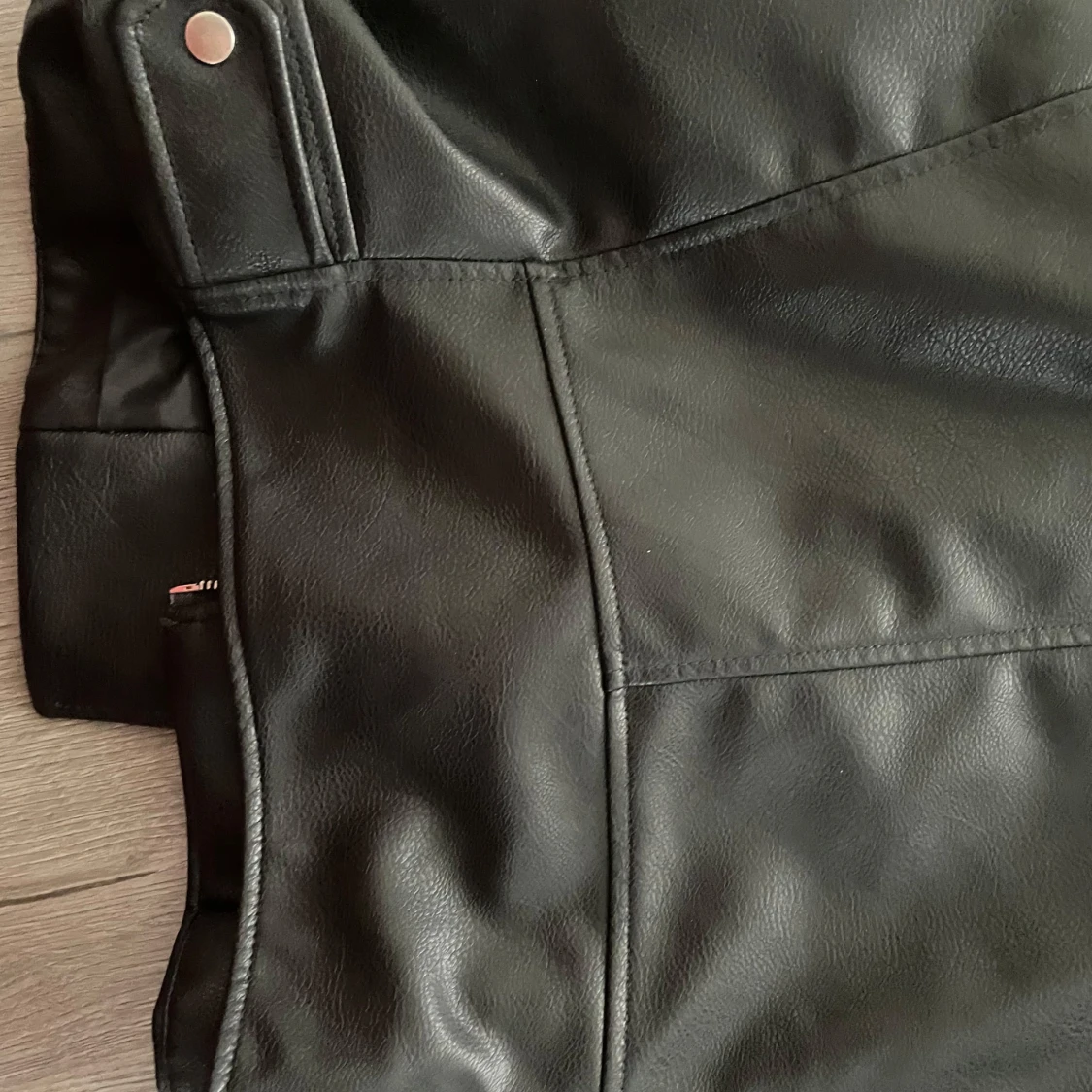 Svart skinnjacka med dragkedjor - 2