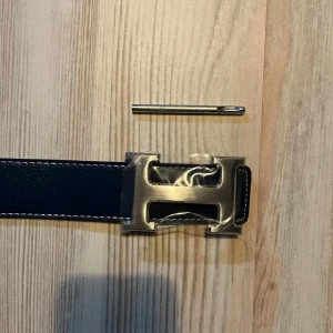 H bälte  - Säljer detta feta bältet för endast 299kr styck pris🤩finns storlekar från 105-120cm. Passa på att köpa när de är finns för ett superbra pris🥳