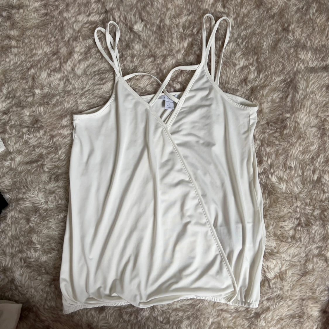 Vit omlott linnetopp från Amisu