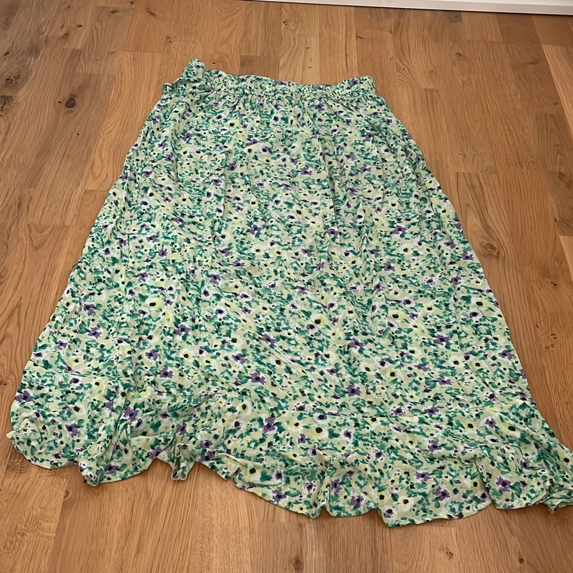 Blommig långkjol från Lindex - 1