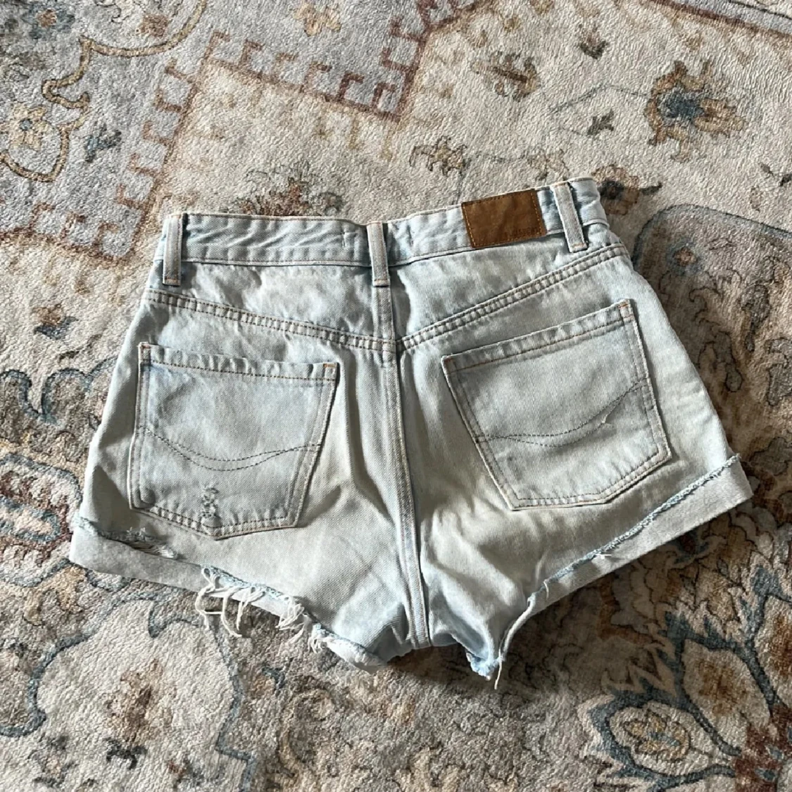 Ljusblå jeansshorts från Pull&Bear - 1