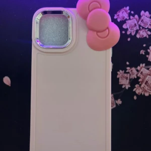Rosa hellokitty skal (iphone 12) -  För mina hello Kitty tjejer där ute , perfekta skalet🎀💞🩷 Iphone 12, helt ny oanvänd skal!!