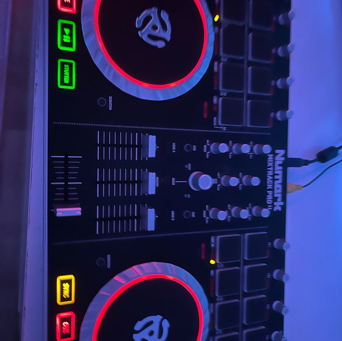 Säljer en DJ Mixtrack Pro II