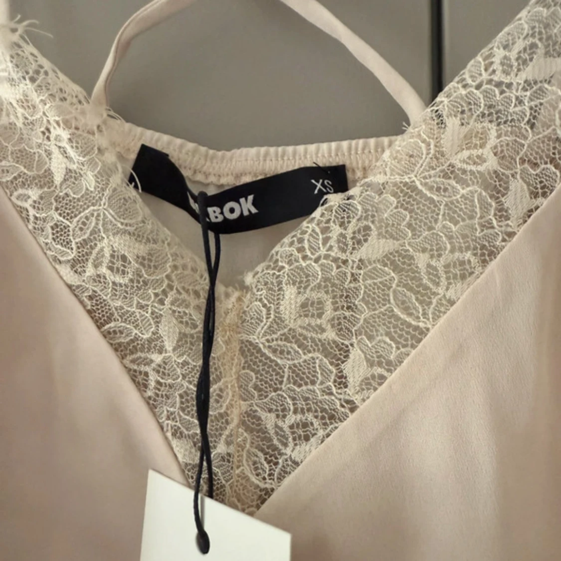 Beige spetslinne från Bik Bok XS - 1