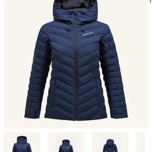 Skid dunjacka  - Säljer peak performance vinter jacka som är perfekt på kalla dagar. Nyskick 5000kr, priset går självklart att diskuteras.