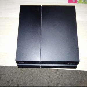 Playstation 4 med en FIFA kollektion! - Säljer ett ps4 med en FIFA kollektion!🔥 Endast konsolen och spelen säljs!