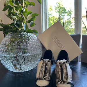 (Helt nya) NLY Pumps ! - | Ett par helt nya oanvända pumps från NLY shoes i skick 10/10 | Nypris 350SEK | Storlek 37/38 | Extra klackar och originalbox medföljer