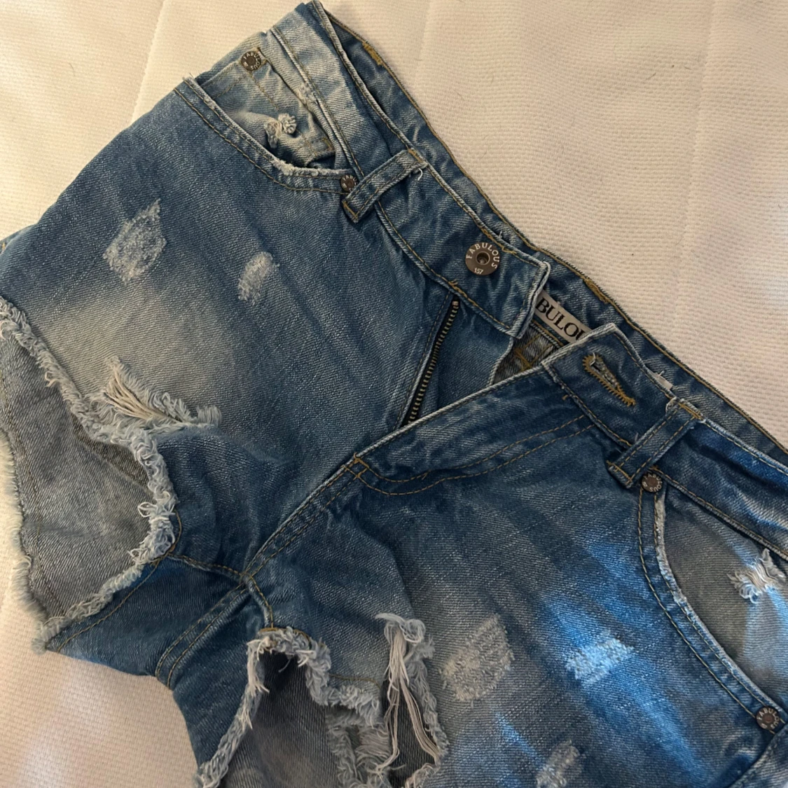 Blå slitna jeansshorts från Pull&Bear - 2