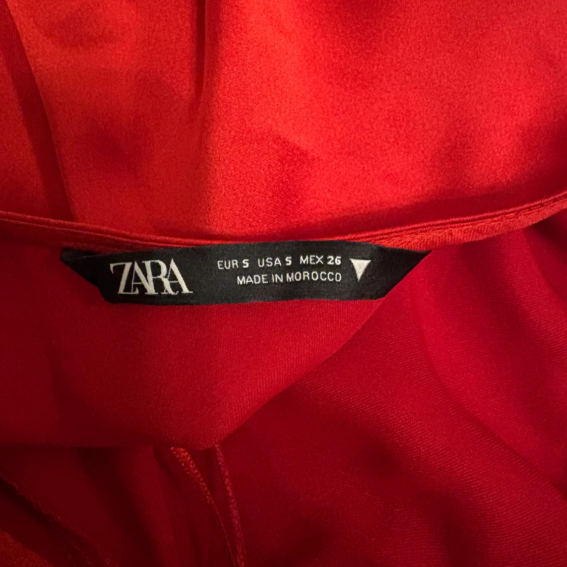 Röd långklänning med volang från Zara - 2