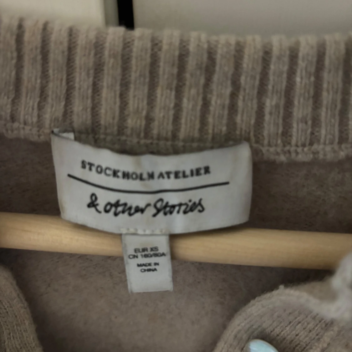 Beige stickad kofta  & Other Stories - 2