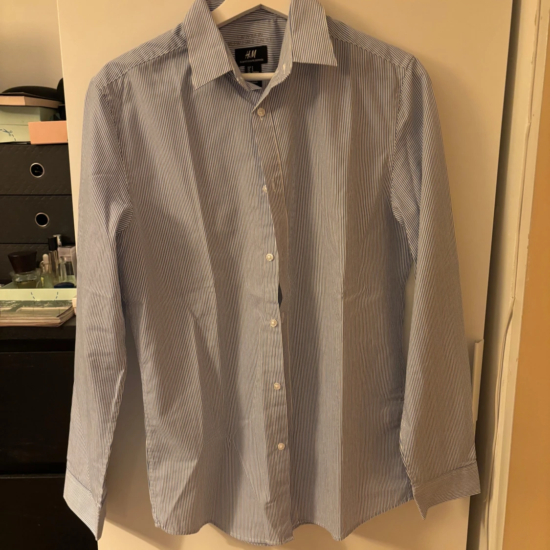 Blåvit randig skjorta från H&M