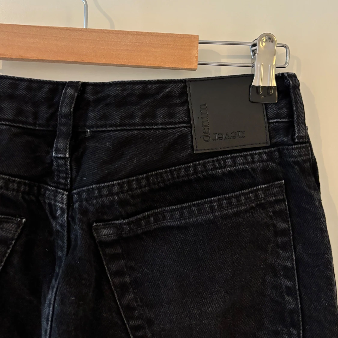 Svarta straight jeans från bikbok - 3