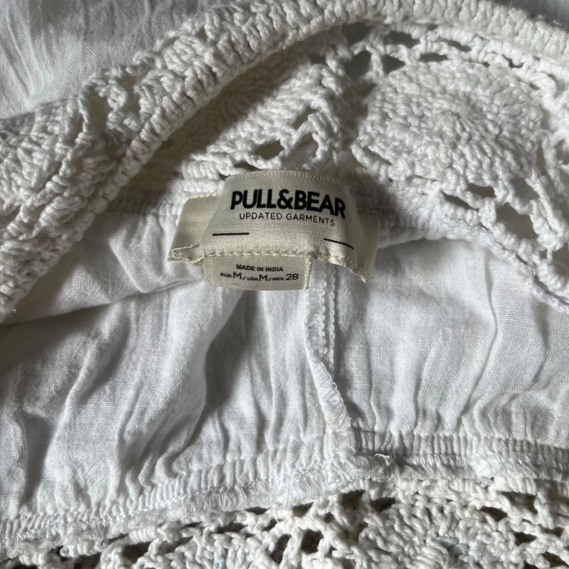 Vit kjol med virkade detaljer från Pull&Bear - 3