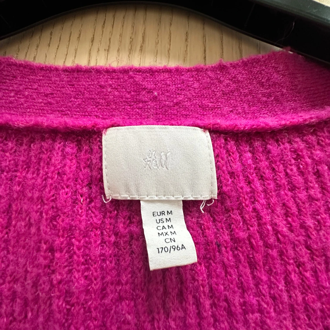 Ceriserosa stickad kofta från H&M - 2