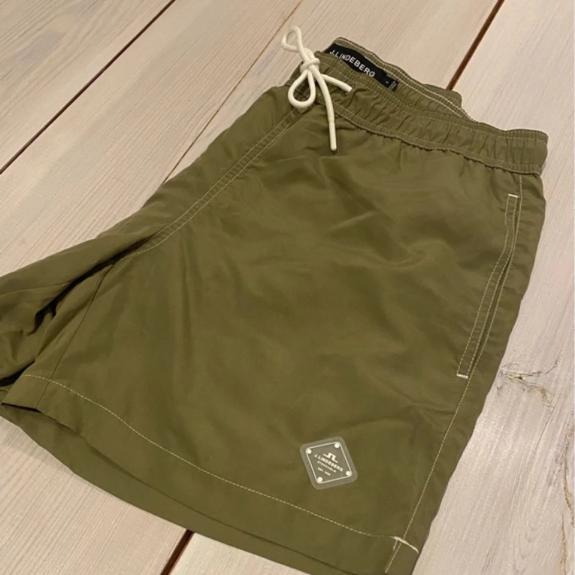 Olivgröna shorts från J.Lindeberg