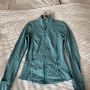 Lululemon define jacket - Blå lululemon define jacket luon, storlek US6, passar S/M
