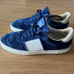 Valentino Flycrew - [ Valentino Flycrew skor [] Skick - 8/10 (Alla spikar är kvar) [] Storlek - 43 [] Pris - 4500kr ]  Vid frågor eller något du undrar över gå via PM. mvh Z.L 