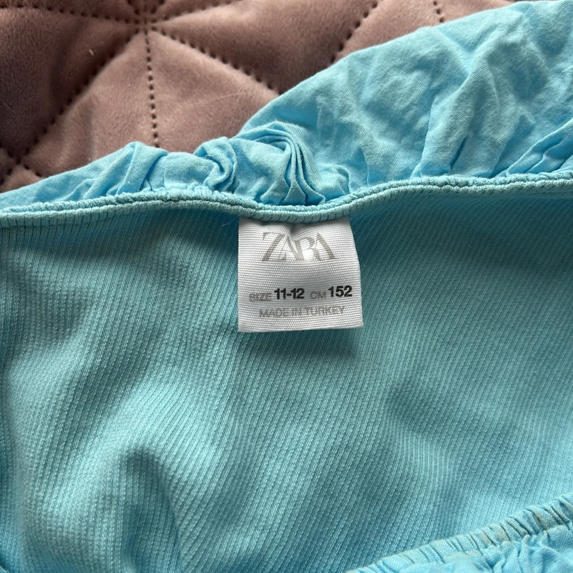 Ljusblå offshoulder topp med volang från Zara - 2