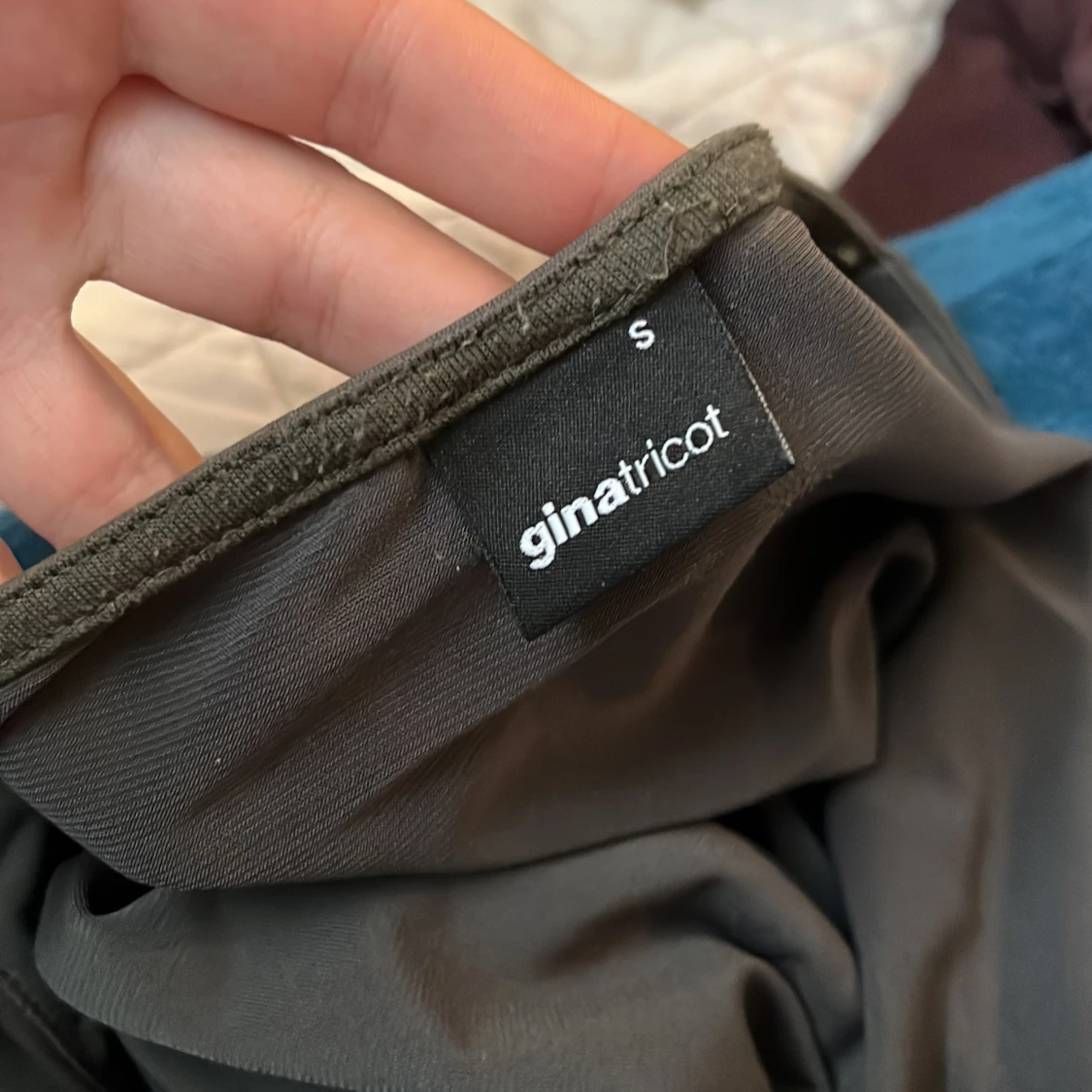 Mörkgrön omlottopp från Gina Tricot - 2