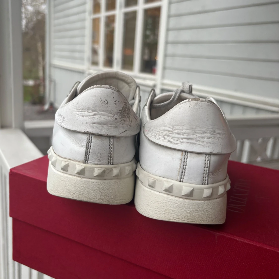 Valentino sneakers med blå detalj - 4