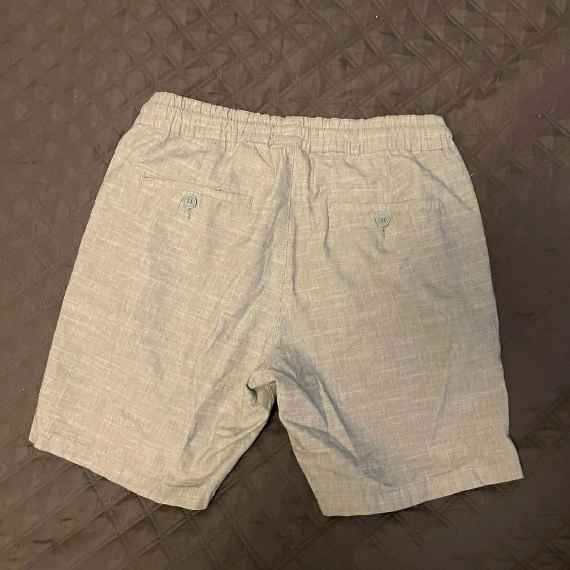 Ljusgrå shorts med snörning från Colin's - 1