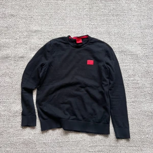 Hugo Boss Tröja - Hugo Boss långärmad tröja Fint skick, använd sparsamt Storlek XL, men sitter som L