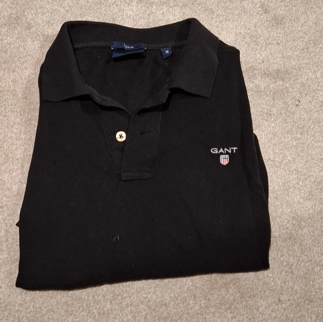 Svart pikétröja från GANT