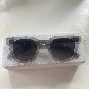 Nya chimi glasögon - Helt nya chimi glasögon i modellen 04. Använda 2 ggr. Man får med alla tillbehör🫶