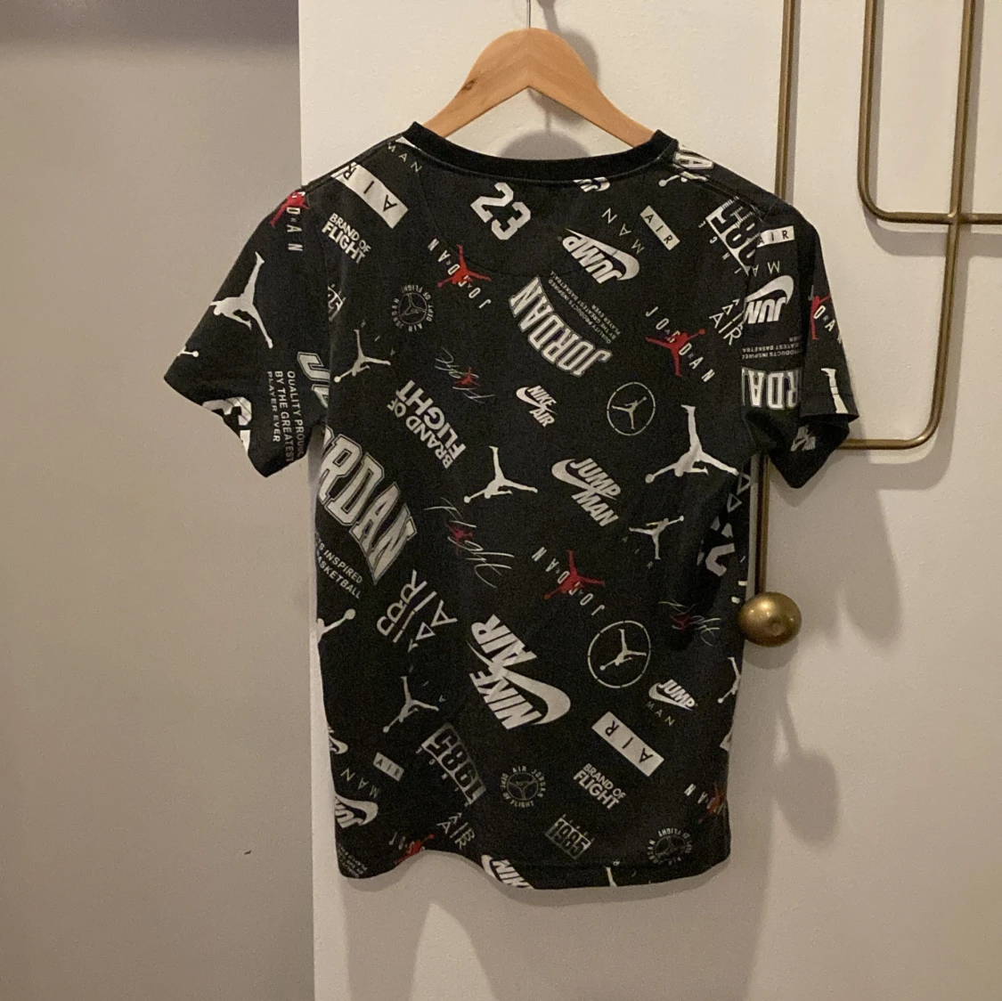 Svart t-shirt med Jordan-loggor - 1