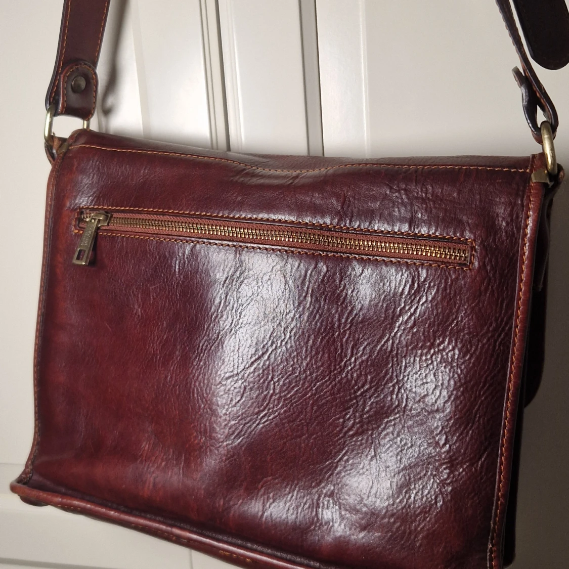 Brun axelväska i skinn  - 1