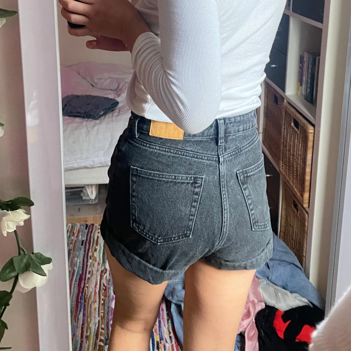 svarta jeansshorts från monki - 1