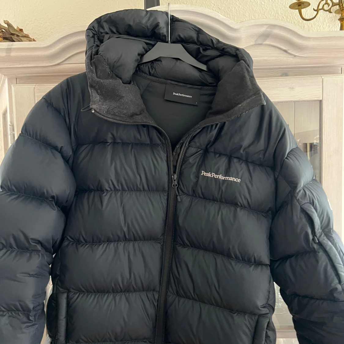 Svart dunjacka från Peak Performance - 1