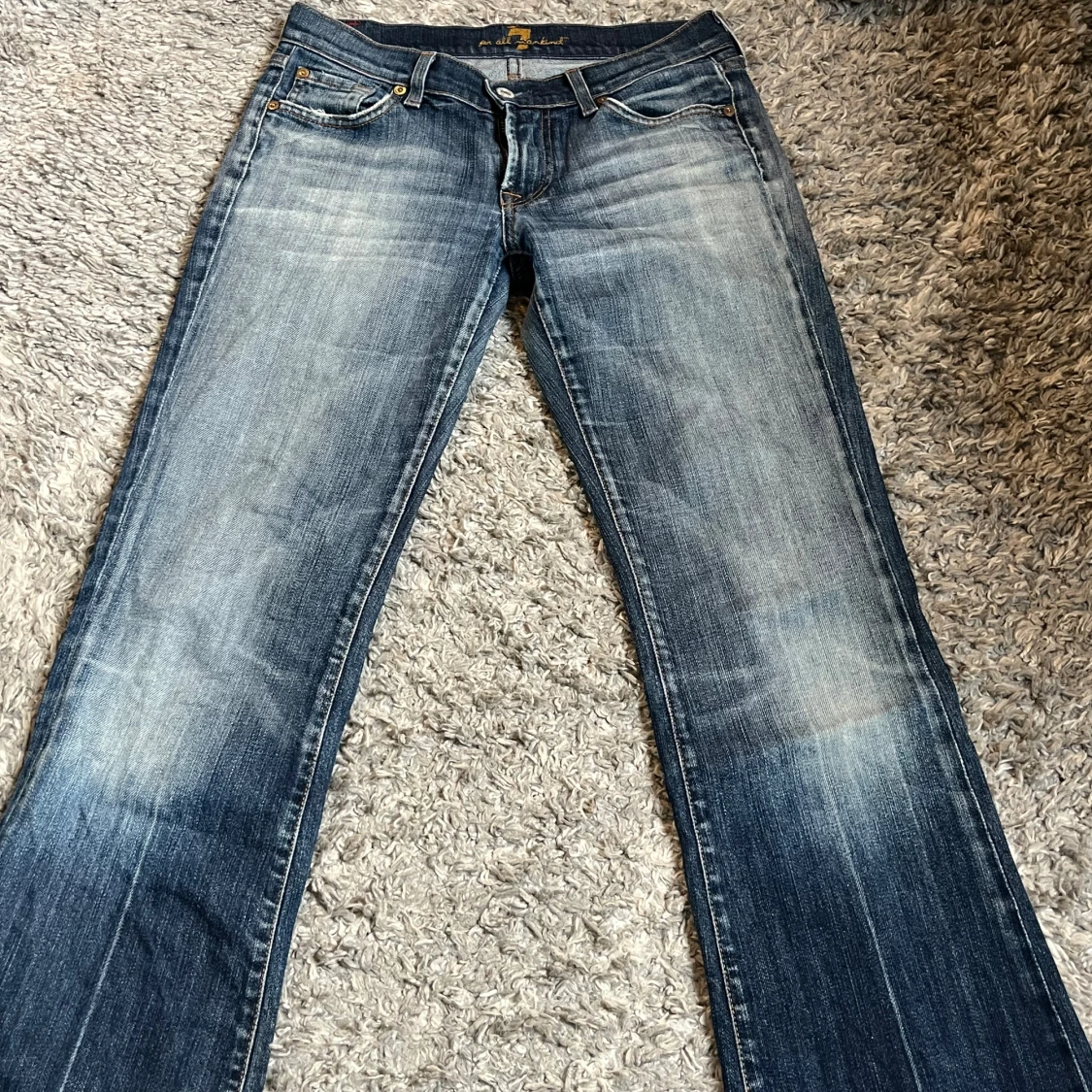 Blå bootcut jeans från 7 For All Mankind