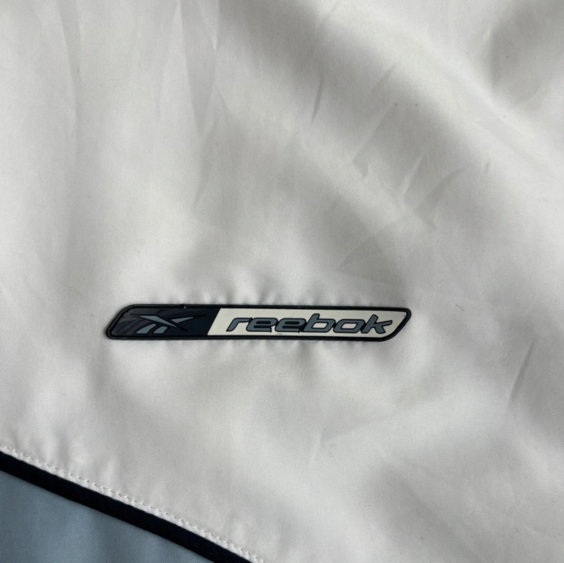 Ljusgrå vindjacka från Reebok - 1