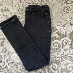Replay jeans  - Hej! Jag säljer nu mina replay jeans i storlek w29 L32. De har en smal passform och är i fint skick. Hör av er om ni har frågor. 