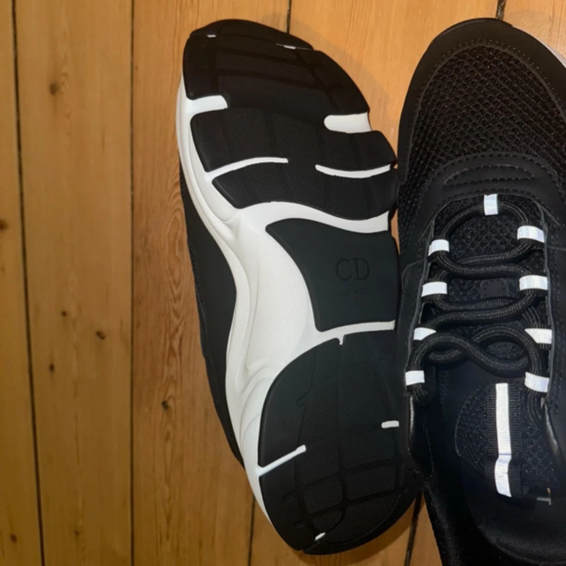 Dior b22 svart vita  - 2