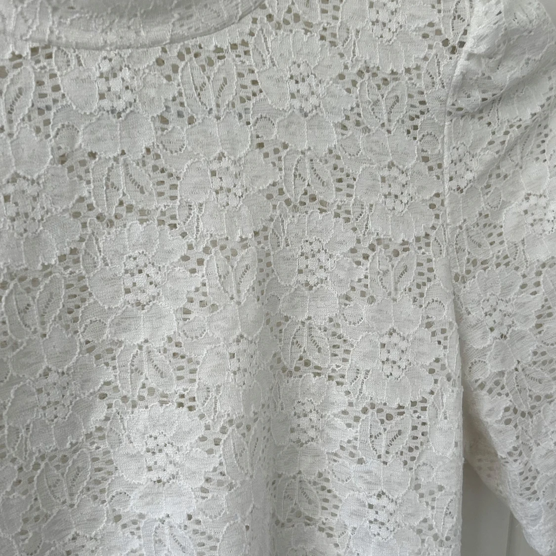 Vit spetsblus med puffärm - 2