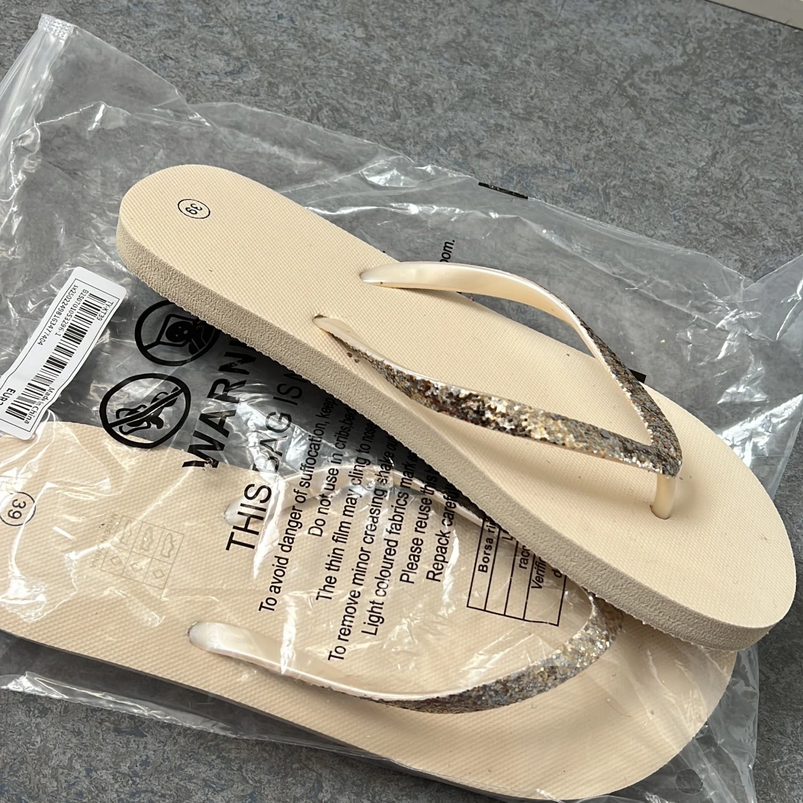 Glittriga beige sandaler strl 39 - 2