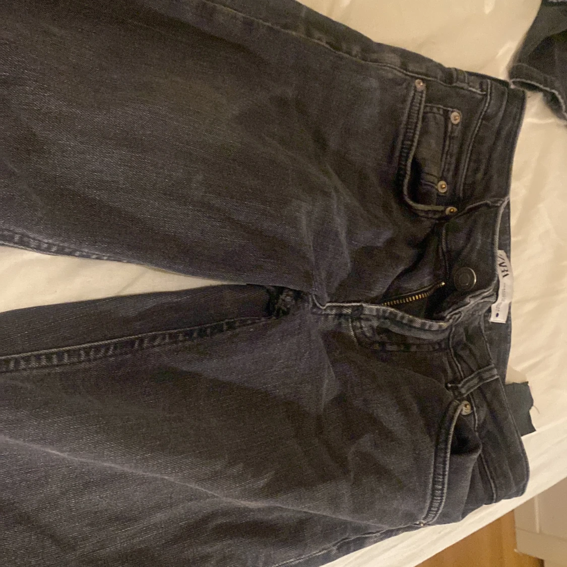 Svarta boutcut jeans från Zara, strl 34 - 3