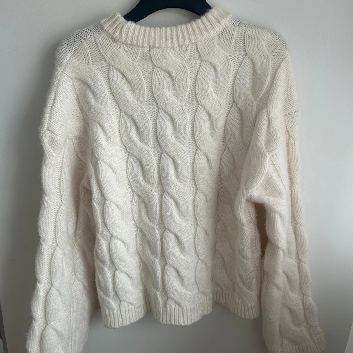Vit stickad tröja - 3