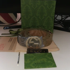 Ett skönt bälte med G mönster - Ett riktigt snyggt och skarpt bälte med G monster. Allt i bilderna kommer med bältet! 